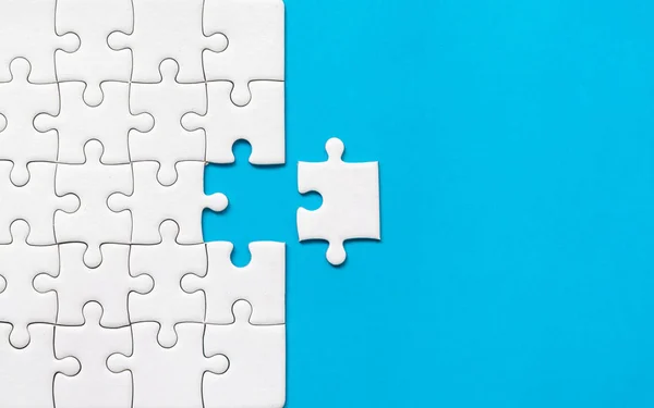 White Jigsaw Puzzle Blue Background Team Business Success Partnership Teamwork — Stock Photo, Image