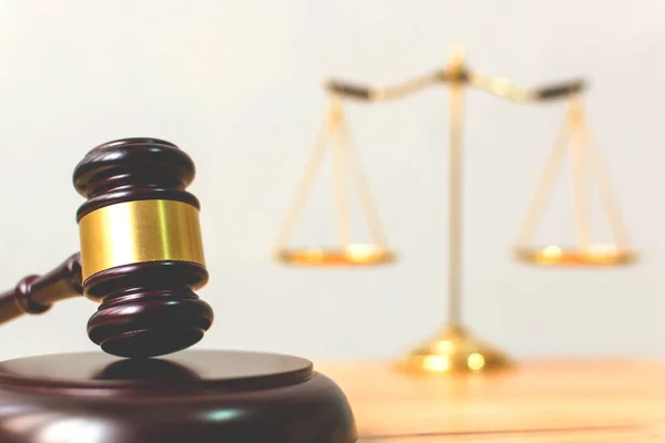 Law Justice Legality Concept Judge Gavel Uma Mesa Madeira Com — Fotografia de Stock