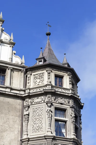 Güneşli bir günde, Polonya 17 inci yüzyıl Moszna kale üzerinde göster