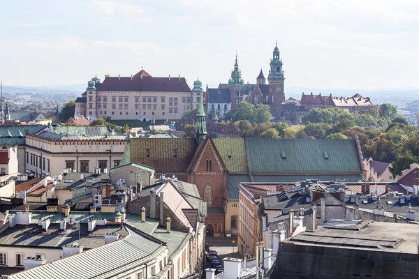 Vista aérea del casco antiguo y del Castillo Real de Wawel, Cracovia, Polonia — Foto de Stock