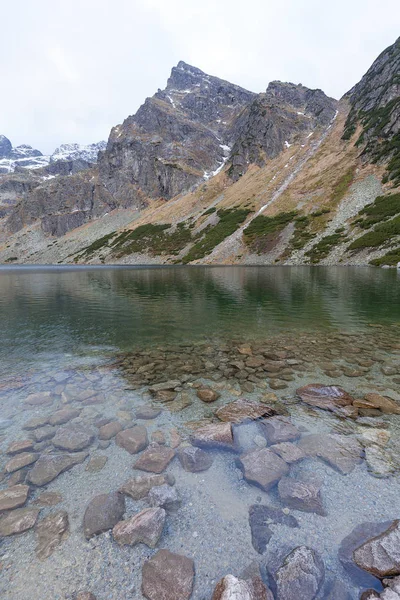 黑色的池塘 (Czarny 秸秆 Gasienicowy)，塔特拉山，波兰，欧洲 — 图库照片