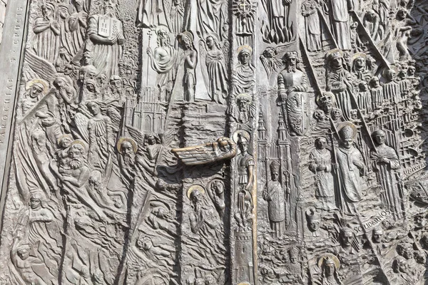 Bronze door, Cathedral Basilica of the Holy Cross, Opole, Poland — Stock Photo, Image