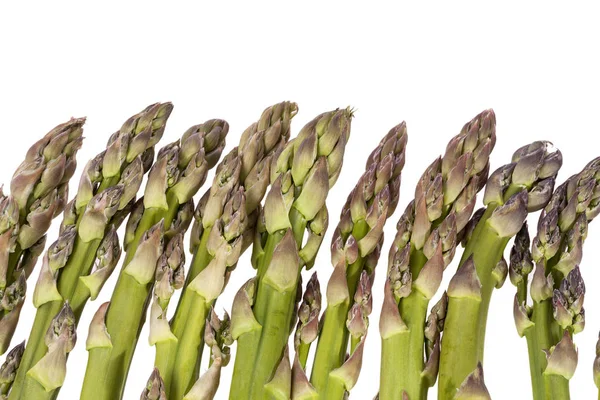 Кучка зеленых овощей спаржи изолированы на белом фоне — стоковое фото