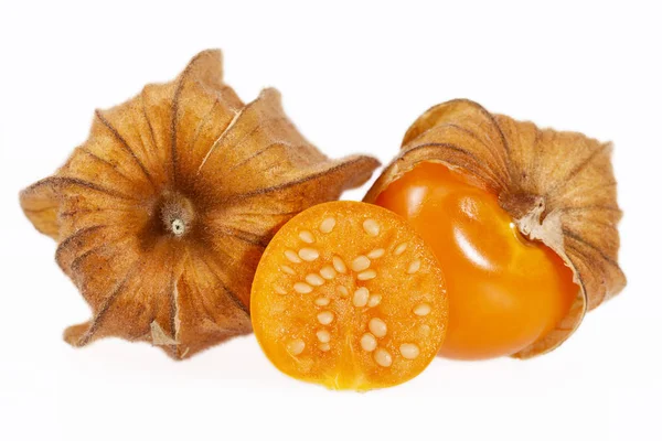 Frutta Physalis (Physalis peruviana) isolata su fondo bianco — Foto Stock