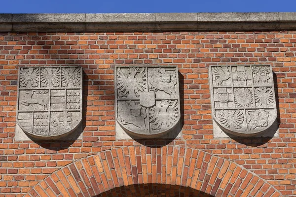 Krakkó Wawel királyi kastélytól heraldikai kapu részletei — Stock Fotó