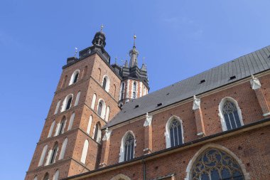 St Mary's Basilica Main Market Square, Krakow, Polonya üzerinde kuleleri