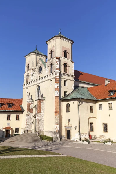 Abadía benedictina en Tyniec cerca de Cracovia, Iglesia de los Santos Pedro y Pablo, Polonia —  Fotos de Stock