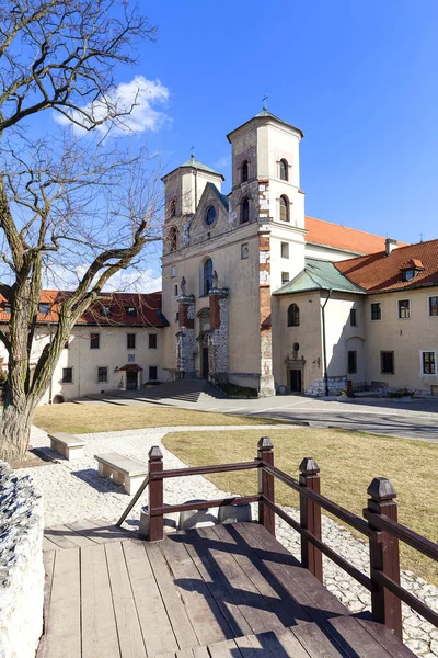 Abadía benedictina en Tyniec cerca de Cracovia, Iglesia de los Santos Pedro y Pablo, Polonia —  Fotos de Stock