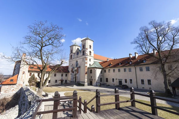 Abadía benedictina en Tyniec cerca de Cracovia, Iglesia de los Santos Pedro y Pablo, Polonia —  Fotos de Stock