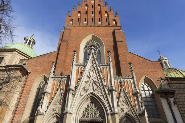 Igreja da Santíssima Trindade do século XIII, fachada, Cracóvia, Polônia — Fotografia de Stock