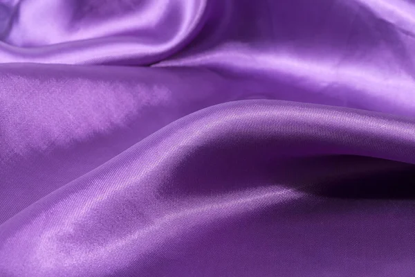 Шовковий фон, текстура фіолетової блискучої тканини — стокове фото