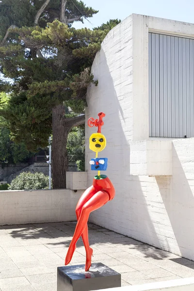 Escultura Miro en la terraza de la Fundación Joan Miro, Barcelona, España — Foto de Stock