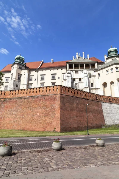 Zamek Królewski na Wawelu z murów obronnych, Kraków, Polska — Zdjęcie stockowe