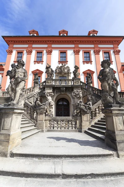 Troja paleis in zonnige dag, Prague, Tsjechië, Europa — Stockfoto