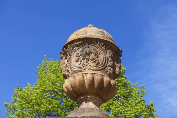 Troja Palace en día soleado, jarrón mítico, Praga, República Checa — Foto de Stock