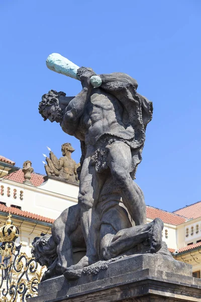Prague Castle, Hradcany, sculpture at the entrance, Prague, Czech Republic — стоковое фото