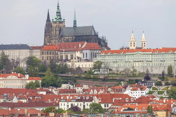 Pohled ze Staroměstské radnice v Praze s Hradčany, Pražský hrad, Česká republika — Stock fotografie