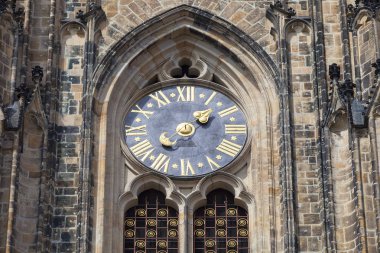 14. yüzyılda St. Vitus Katedrali, cephe, saat, Prague, Çek Cumhuriyeti