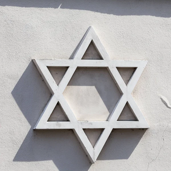 Stella di David-rilievo sulla facciata della sinagoga, Josefov, quartiere ebraico di Praga, Repubblica Ceca — Foto Stock