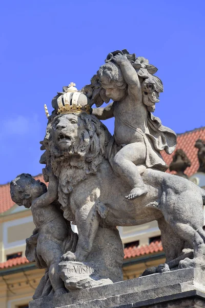 Castello di Praga, Hradcany, scultura all'ingresso, Praga, Repubblica Ceca — Foto Stock