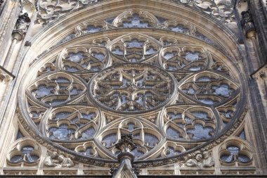 14. yüzyılda St. Vitus Katedrali, gül pencere, cephe, Prague, Çek Cumhuriyeti. 