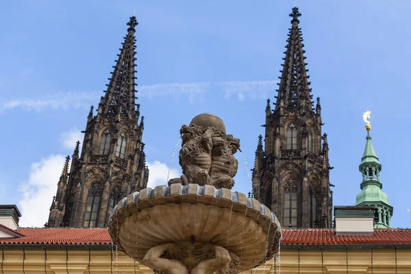 Zamek na Hradczanach, Hradczany, fontanna na dziedzińcu, Praga, Republika Czeska — Zdjęcie stockowe