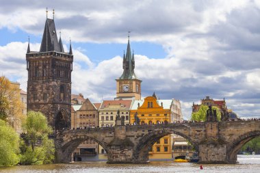 Charles Köprüsü Vltava Nehri güneşli gün, Prague, Çek Cumhuriyeti
