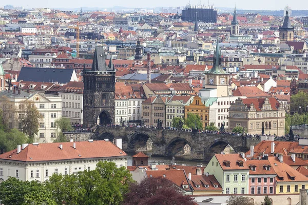 Ponte Charles no rio Vltava, vista aérea, Praga, República Checa — Fotografia de Stock