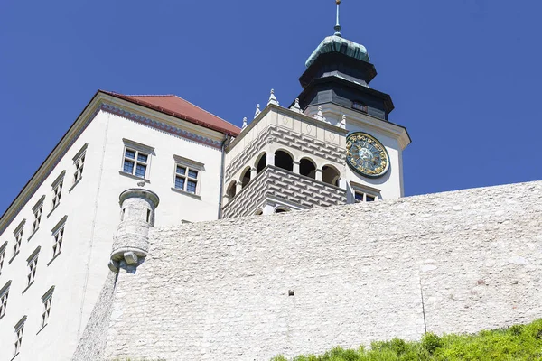 14 世纪防御城堡 Pieskowa 斯卡拉，克拉科夫，波兰附近 — 图库照片