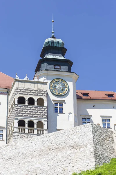 Defensa del siglo XIV Castillo Pieskowa Skala, cerca de Cracovia, Polonia —  Fotos de Stock