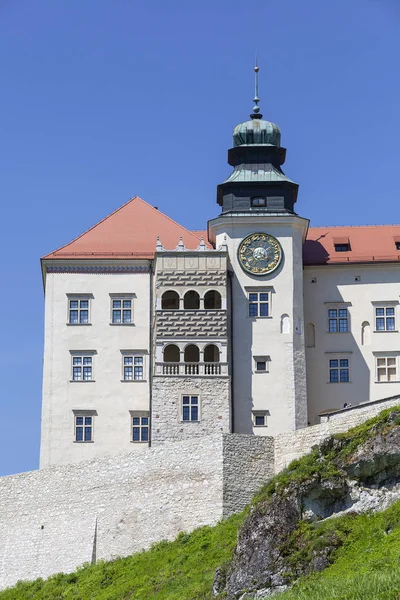 Defensa del siglo XIV Castillo Pieskowa Skala, cerca de Cracovia, Polonia —  Fotos de Stock