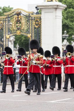 Buckingham Sarayı, Kraliçe'nin Guard, Londra, Birleşik Krallık önünde tören Londra'değişen korur