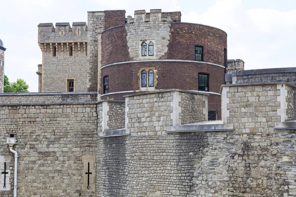 Tower of London, středověké obranné budovy, Londýn, Velká Británie. — Stock fotografie