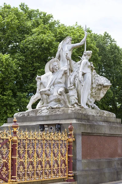 Prince Albert Memorial, Kensington Gardens, Londres, Reino Unido — Fotografia de Stock