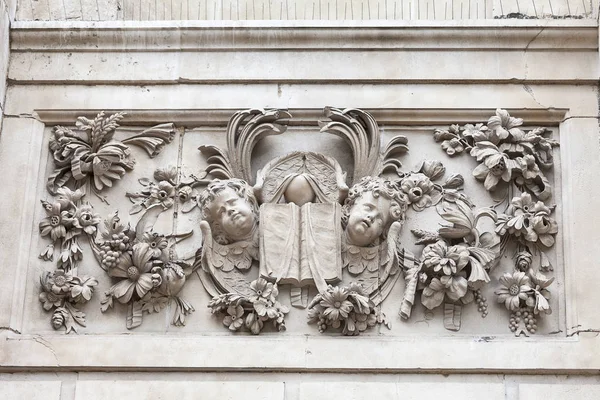 18th century St Paul Cathedral, relief on facade, London, United Kingdom — Stock Photo, Image