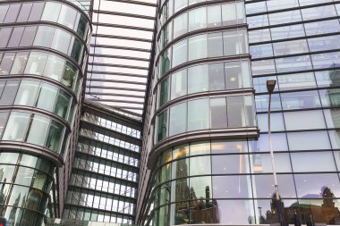 Modern camlı ofis binası Londra'da, İş Merkezi, London, Büyük Britanya