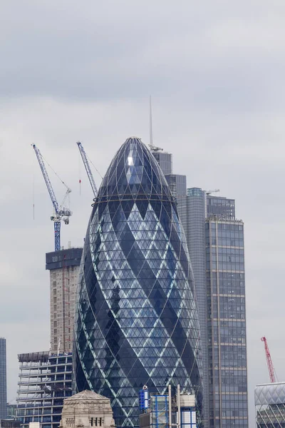 El principal distrito financiero de Londres, la ciudad de Londres, rascacielos comercial Gherkin, Londres, Reino Unido — Foto de Stock