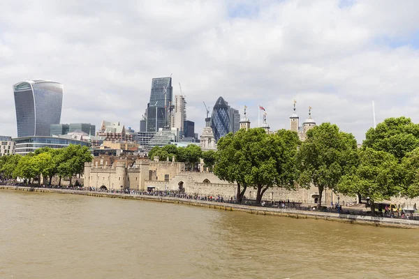 Modernos edificios de oficinas en Londres, vista desde Tower Bridge, Londres, Reino Unido — Foto de Stock