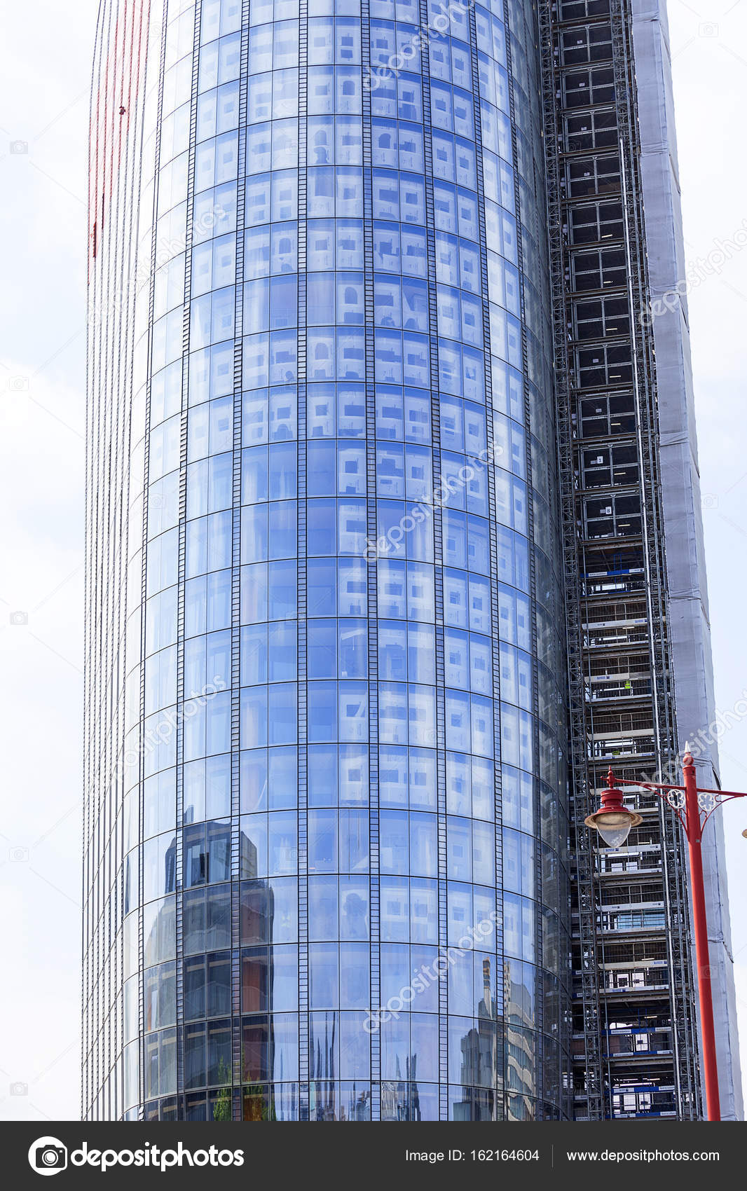 Modern Glazed Office Building In London Business Center