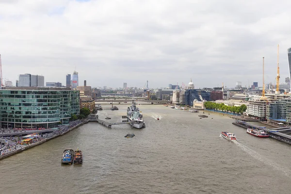 Moderna kontorsbyggnader i London, Visa från Tower Bridge, London, Storbritannien — Stockfoto