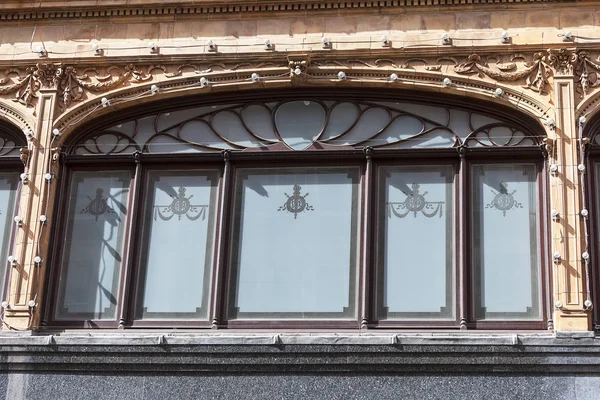 Harrods , luxury department store , ornamental window,  London, United Kingdom — Stock Photo, Image