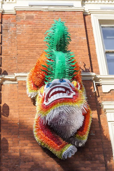 Dragon coloré dans le quartier chinois à Londres, Chinatown, Londres, Royaume-Uni — Photo