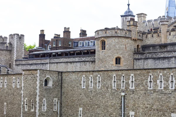 Tower of London, středověké obranné budovy, Londýn, Velká Británie — Stock fotografie