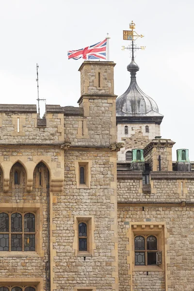 Tower of London, středověké obranné budovy, Londýn, Velká Británie. — Stock fotografie