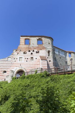 Rönesans kale, savunma bina, harabe, güneşli bir günde, Lublin Voyvodalığı, Janowiec, Polonya
