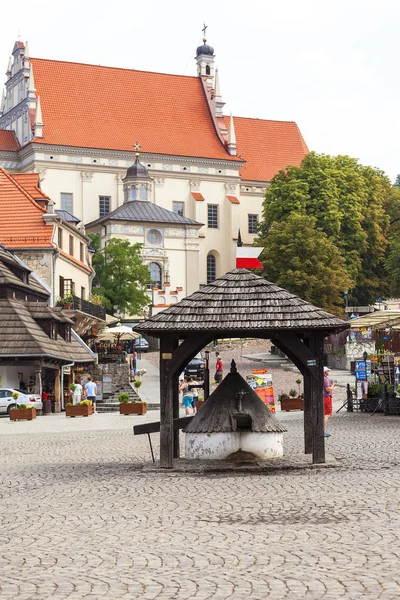 Trh v staré město města Kazimierz Dolny u řeky Visly, No, Polsko — Stock fotografie