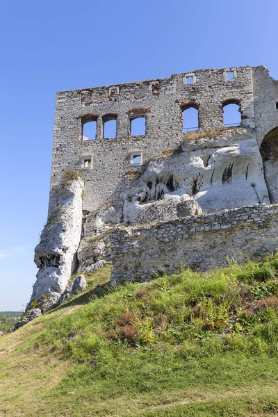 Ruïnes van het middeleeuws kasteel van de 14de eeuw, kasteel Ogrodzieniec, Trail van de adelaars nesten, Podzamcze, Polen — Stockfoto