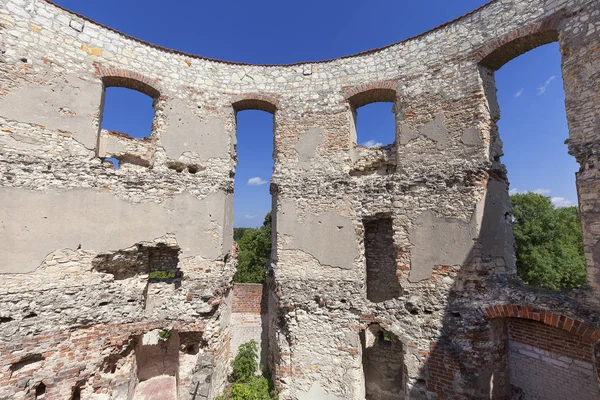 Αναγέννηση κάστρο, υπεράσπιση, ερείπια κτισμάτων, σε μια ηλιόλουστη ημέρα, Lublin Voivodeship, Janowiec, Πολωνία — Φωτογραφία Αρχείου