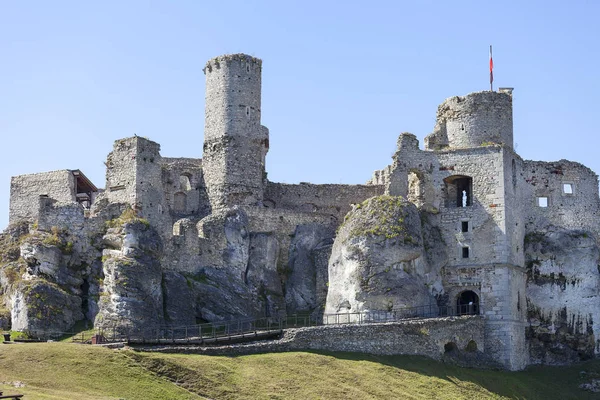 Ruïnes van het middeleeuws kasteel van de 14de eeuw, kasteel Ogrodzieniec, Trail van de adelaars nesten, Podzamcze, Polen — Stockfoto