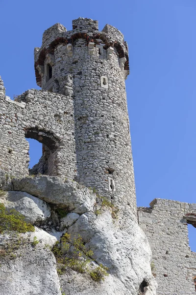 废墟的 14 世纪的中世纪城堡，Ogrodzieniec 城堡，鹰巢，Podzamcze，波兰的踪迹 — 图库照片